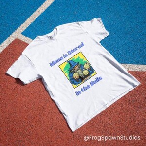 Mana lagras i bollarna T-shirt: Rolig Gamer Gaming Meme Tee Videospel Brädspelsbräde Castlecore Dark Academia Unhinged Stupid Wizard bild 2