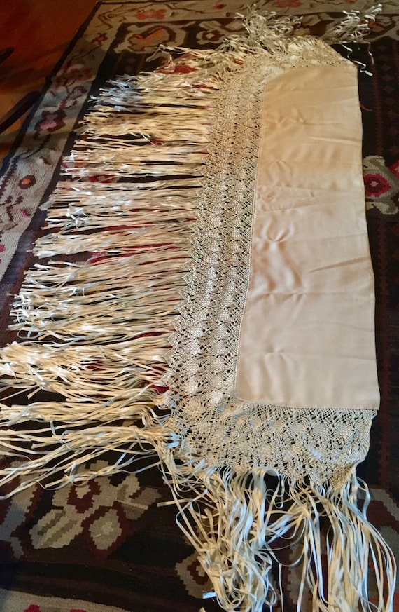 Gorgeous Vintage Shawl with macrame fringe