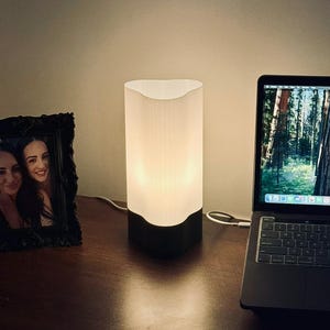 Minimalist Table Lamp: Modern Geometric Mood Lighting with Smart Bulb