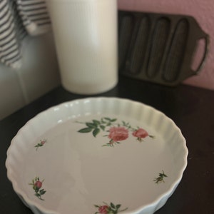 Floral ChristineHolm Quiche Dish