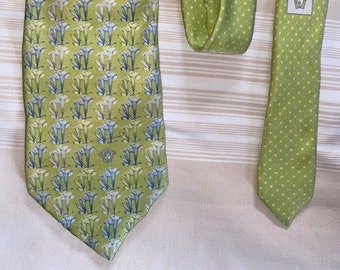 VERSACE Chartreuse Yellow Green Italian Silk Tie Classic Medusa Trumpet Flowers