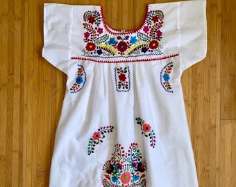 White Colorful Embroidered Mexican Summer Sun Dress Size 7 - 8 ~ Cinco De Mayo