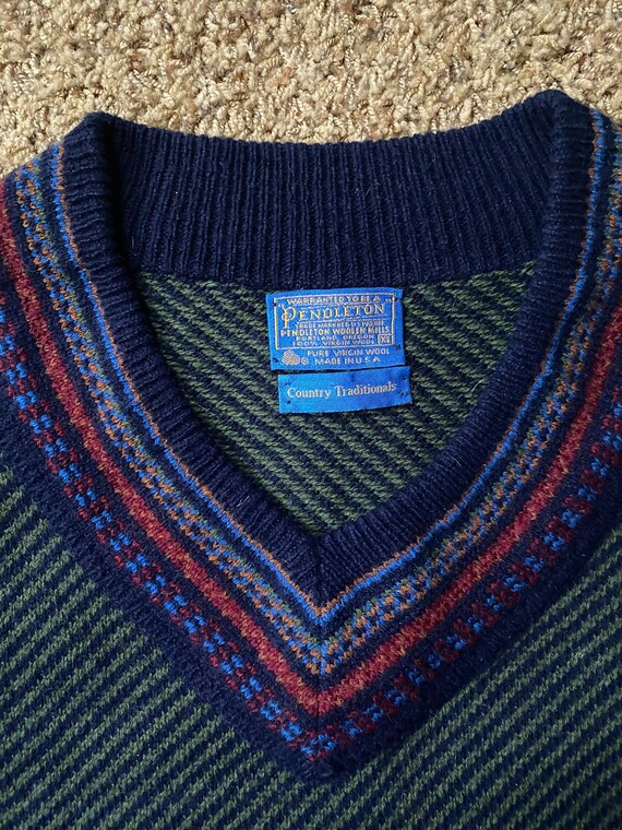 Vintage XL L Pendleton V-Neck sweater 100% Virgin… - image 2