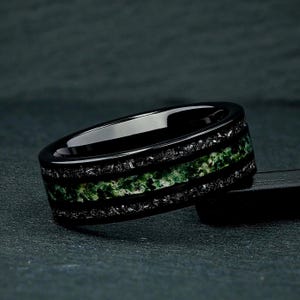 Moss Agate & Meteorite Ring, 8mm Black Tungsten Mens Wedding Ring, Mens Wedding Band, Natural Eco-Friendly Moss Agate, Promise Ring for Him immagine 1