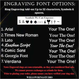 Pu&ograve; includere: Immagine che mostra le opzioni di carattere per l'incisione degli anelli. Include Arial, Times New Roman, Lato, Kaushan Script, Comic Sans, Georgia Font e Verdana. Vengono visualizzati anche i simboli incisi. Il testo recita "Your The One!"