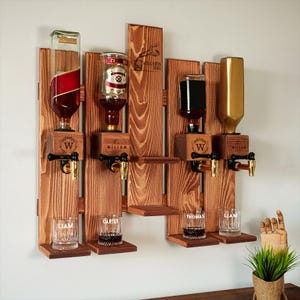 Distributeur d'alcool mural en bois, distributeur de whisky personnalisé pour la maison, cadeau de fiançailles, premier cadeau à la maison, cadeaux de mariage personnalisés