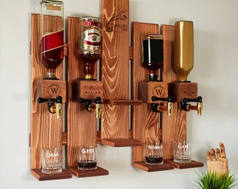 Dispensador de licor de madera para montar en la pared, dispensador de whisky personalizado a juego con el hogar, regalo de compromiso, primer regalo para el hogar, regalos de boda personalizados