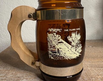 Vintage 1970s Siesta Ware Amber Six Flags Souvenir Mug with Gold Banding and a Wooden Handle, Retro Siesta Ware Theme Park Glassware