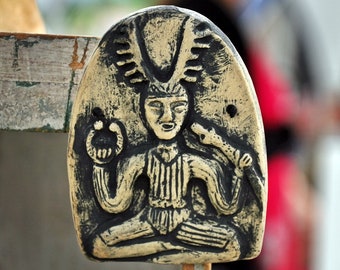 Placa de pared del chamán Cernunnos - Beige, marrón claro, negro, verde, azul, arte pagano, arte rústico primitivo, réplica, chamán, dios cornudo
