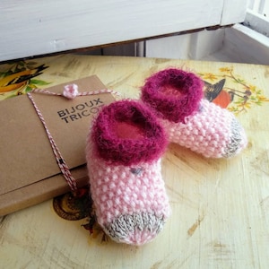Chaussons bébé, cadeau fillette, Bijoux Tricot, bottines pour filles, emballage cartonné, cadeau bébé fille, chaussons roses