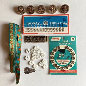 kit de couture, accessoires de couture, ruban fleuri, surplus d'atelier, mercerie, ruban, boutons, carte vintage, cadeau couture, artisanat