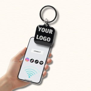 Brelok z logo i NFC – programowalny link biznesowy, media społecznościowe, Wi-Fi