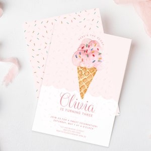 Puede incluir: Invitación a una fiesta de cumpleaños con temática de helado con un cono rosa y blanco, chispas y el texto "Here's the scoop Olivia is turning three. Join us for a sweet celebration! Saturday, May 1 at 4 o'clock 123 Anywhere Street Any City, Any State RSVP to Olivia's Mom by April 20."