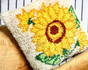 Vintage Yellow Sunflower Latch Hook Yarn Pillow with Gold Velvet Backing, Square Accent Pillow, Boho Eclectic Home Decor