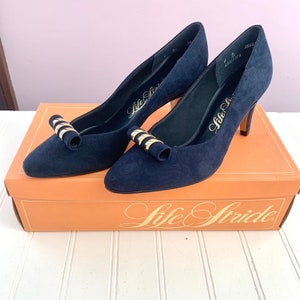 Size 6 Vintage Navy Blue Pumps Heels Gold Toe Accent Never Worn