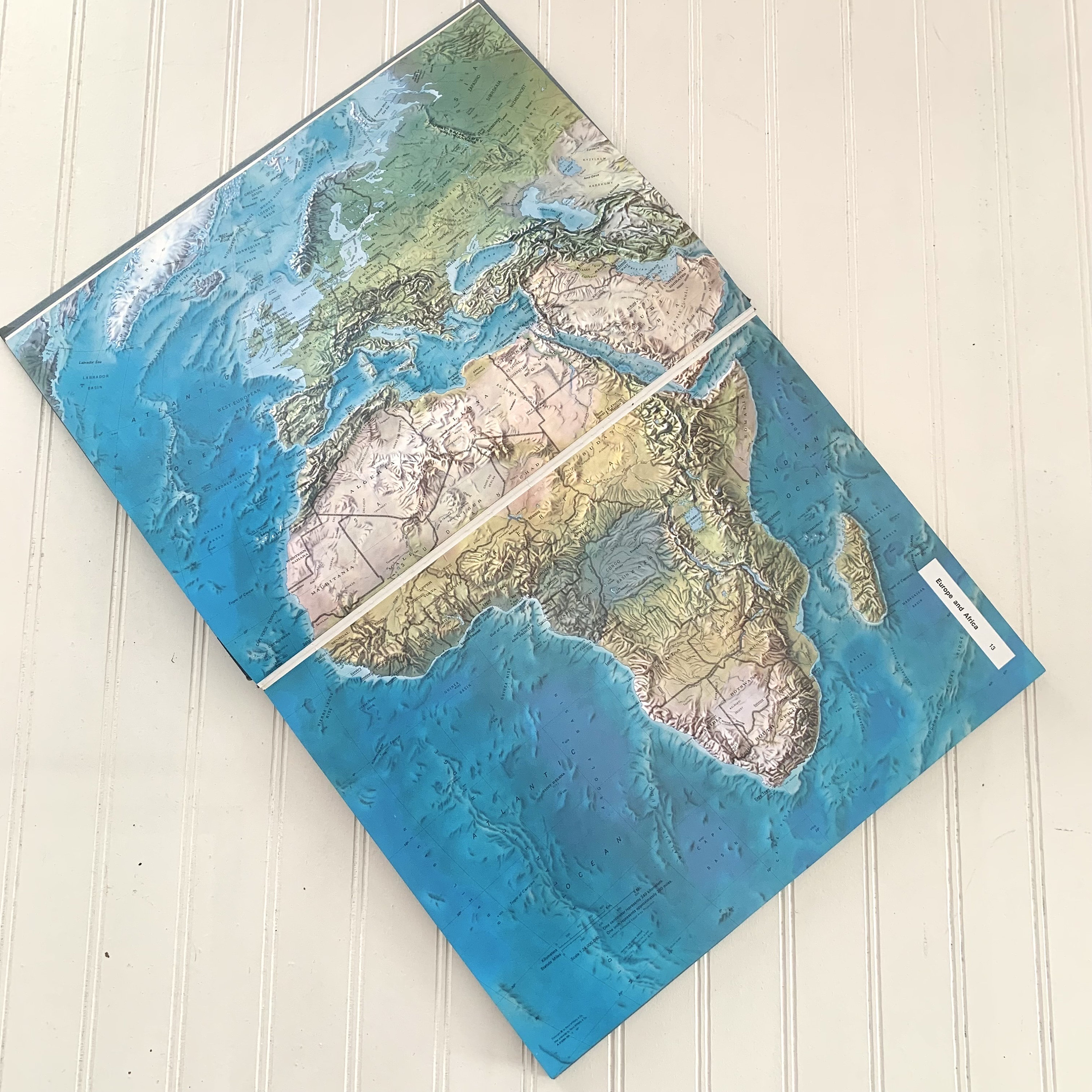 Vintage Reader's Digest Wide World Atlas, 1979 Coffee Table Book