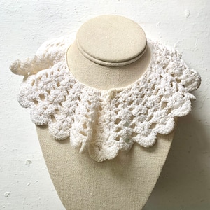 Vintage White Crochet Collar, Ruth Bader Ginsburg, Notorious RBG, Instant Fancy, Jazz it Up, Peter Pan Collar, Scalloped Edge, Button Close