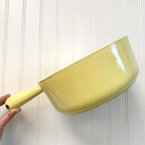Vintage Yellow Enamel Cast Iron Pot, Unmarked Similar to Le Creuset Fondue Pot, Open Handle, Lemon Yellow Kitchen Cooking Serving