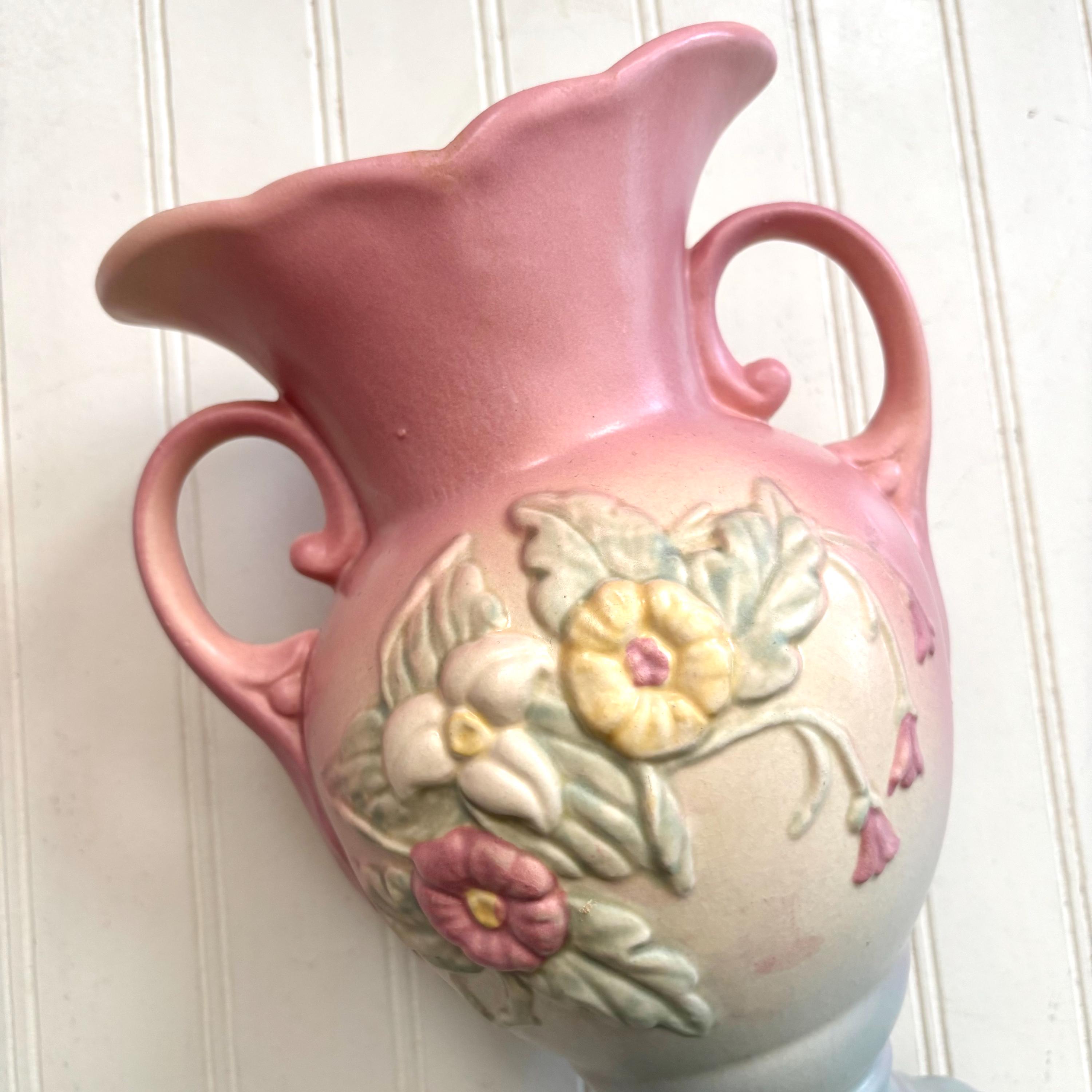 ヴィンテージ ハル陶器の花瓶、野花柄ハンドル、ピンク＆ブルー、1940