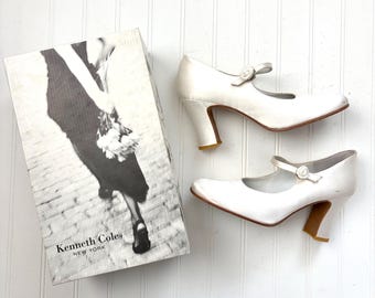 Vintage Mary Jane Bride Wedding Heels, White Cream Satin, Rosette Snap, Size 8, 3 1/4 Inch Heel, 1990s Kenneth Cole