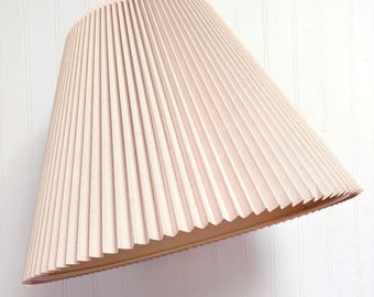 Vintage Stiffel Beige Lamp Shade, Accordion Pleats, Bell Shape, Spider Bulb Mount