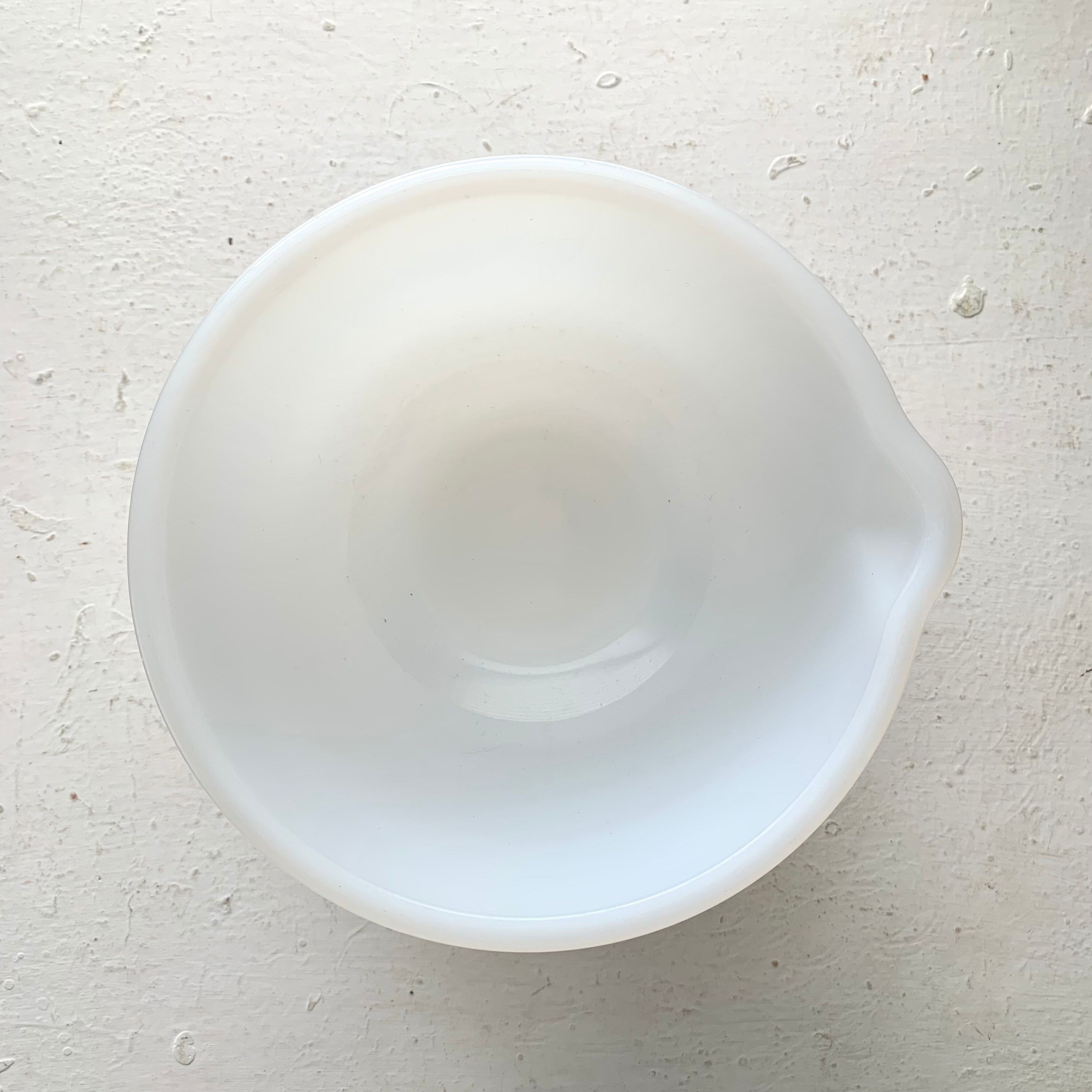 Small Sunbeam Mixmaster Glasbake Milk Glass Mixing Bowl - Vintage – Juner  and Bec