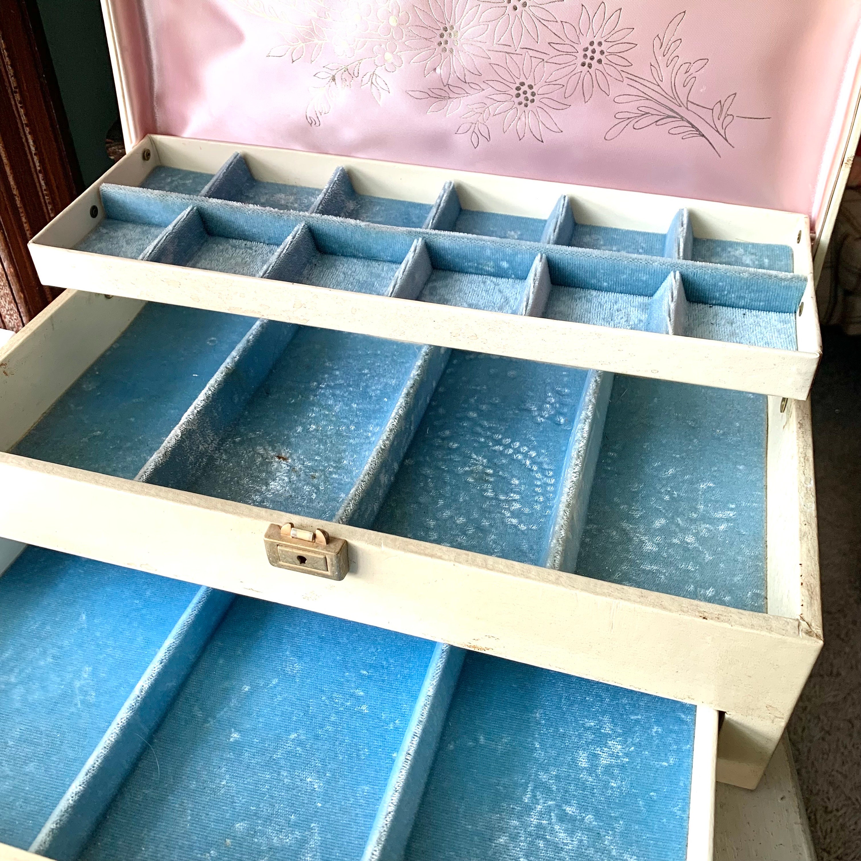 Vintage Blue Lady Buxton Jewelry Box, off White Faux Leather