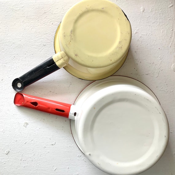 3 Vintage Enamel Red Saucepans and Pans, Vintage Enamelware Enamel Cooking  Pots Enamel Boiler Pans Enamel Pots Farmhouse Cookware 