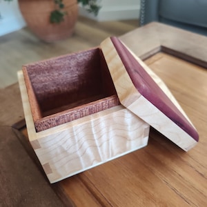Keepsake Artsy Dovetailed Box. Jewelry box, Keepsake Box, Couple&#39;s Custom Box, Creative Dovetail Box
