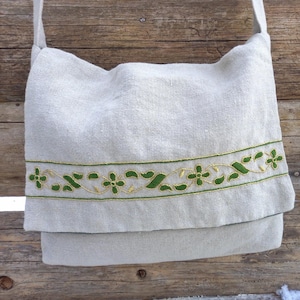Bolso de lino medieval bordado a mano con diferentes colores de hilo; cartera de lino con bordado medieval, bolso de lino para uso casual