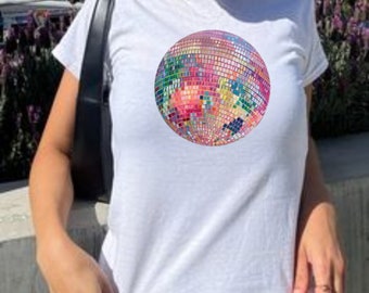 Buntes Diskokugel 90er Jahre Baby Tee | Diskokugel Baby Tee | 90er Jahre Baby T-Shirt | Y2K Baby T-Shirt | Y2K| 90er Jahre | 00er Jahre | Damenmode | Baby T-Shirt | Disko |