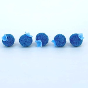 Felt Blueberries, set of 5 blueberries, Felt Food, Felt Play Food, Play Food Set, Toy Kitchen food, pretend kitchen food, dramatic play