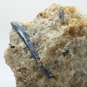 Große Blaue Kyanit Gruppe - 1.9lb schweres selbststehendes Kristallmuster (4 &quot;x 3.5&quot; x 3 &quot;) aus Brasilien.&quot;
