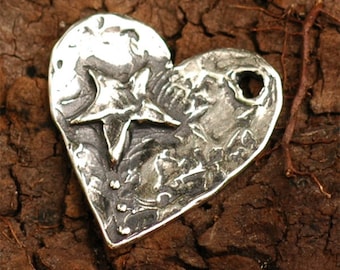Charm de corazón artesanal con estrella en plata de ley, SS-75