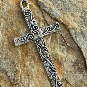Vines Kreuz, Boho Style mit Blütenknospen in Sterling Silber SS-634