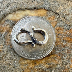 Gepunkteter S-Hakenverschluss aus Sterlingsilber, SH1 Bild 5