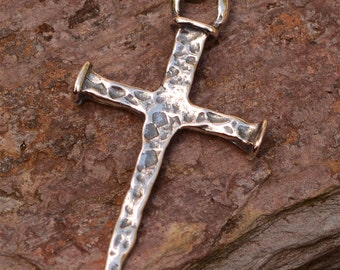 Cruz rústica de clavos en plata de ley, SS-359