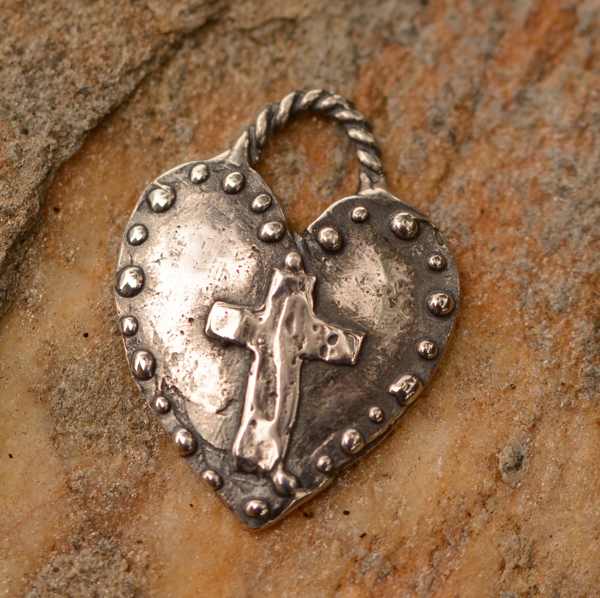 Tシャツ・カットソー CARLYN Heart and Ribbon Charm 5colors J74340010 il_fullxfull.3822627786_6qt5.jpg