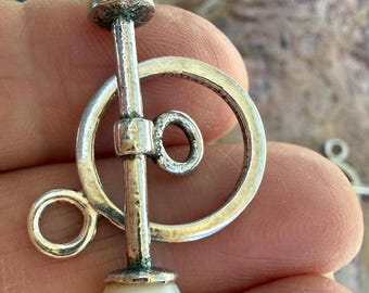 Knebelverschluss aus Sterlingsilber mit Perlensteg