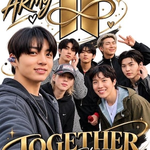 Peut inclure: Un groupe de sept jeunes hommes posant ensemble avec le texte ARMY et TOGETHER We Shine en lettres dorées. Au-dessus d'eux se trouve une couronne dorée et un logo en forme de symbole infini. L'image présente des volutes dorées et des cœurs.