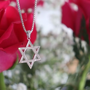 Magen David /Star of David necklace/ sterling silver / Father’s Day gift/ boyfriend gift/ round box/ Gifts for Him/ Mens star of david
