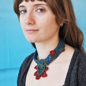 Crocheted hemp necklace with freeform flowers and vines