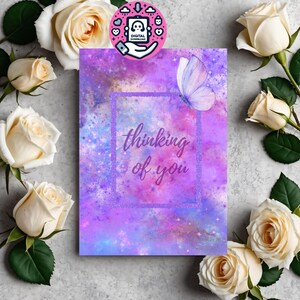 Pensando en ti, tarjeta de condolencias, tarjeta morada, mariposa, pérdida, dolor, perdón por tu pérdida, tarjeta linda, tarjeta linda de condolencias, descarga digital