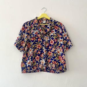 Vintage 80s Short Sleeve Lightweight Blue Floral Hawaiian Blouse Size M