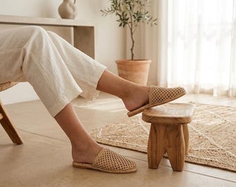 Handgemaakte waterhyacint pantoffels: boho sandalen van stro