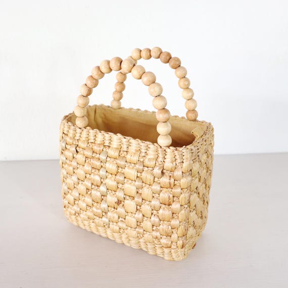 Hand Woven Water Hyacinth Bag: Eco-Friendly Straw Handbag