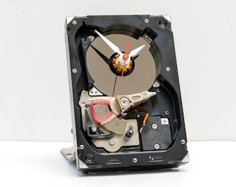 Computer Hard Drive Clock, Unique, Industrial, Tech, PC, reclaim, reuse, repurpose, recycle, upcycle, analog, time, battery, desk, office