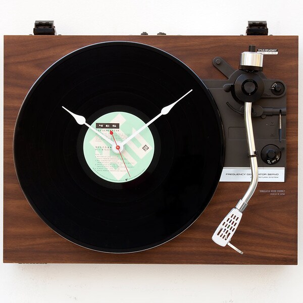 Recycled Turntable Clock