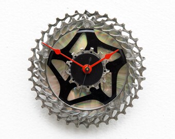 bike gear clock, cycle, bicycle, chain, boyfriend, girlfriend, unique, recycle, repurpose, reuse, upcycle, time, wall, battery, dad, Father,