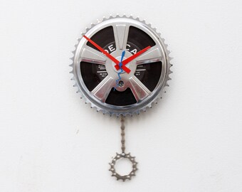 Bike Gear Clock, cycle, boyfriend, girlfriend, bicycle, unique, repurpose, Recycle, reuse, upcycle, pendulum, 45, vinyl, record, chain, time